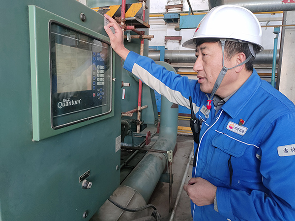 硝酸装置2号约克冰机轴承机封国产化替代后运行稳定.jpg