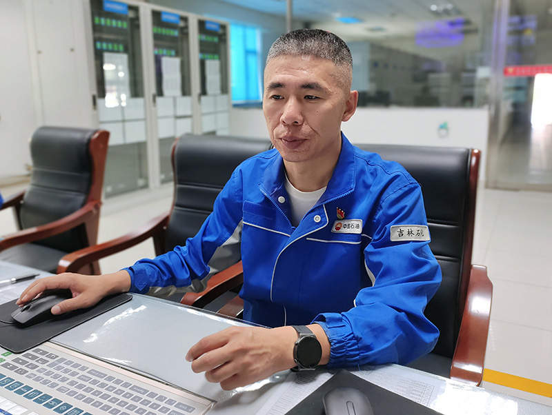 1761875532891010.jpg 4.硝酸车间化工四班值班长王健.jpg