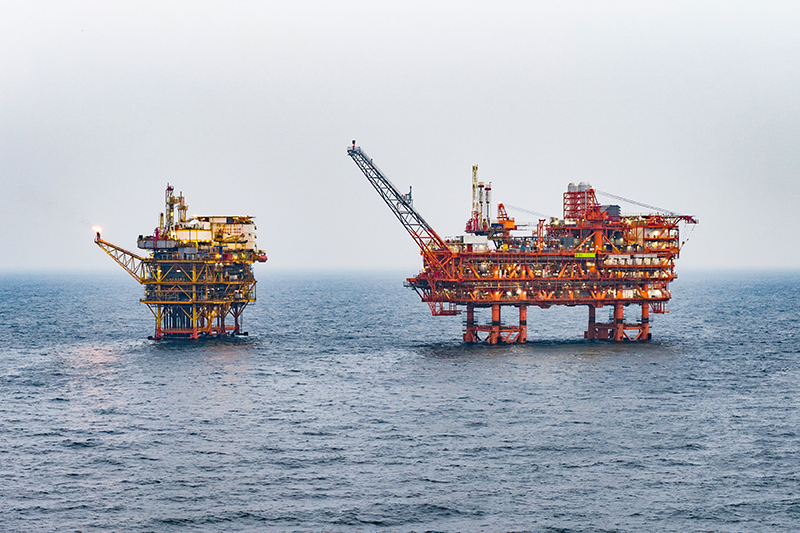 我国北部湾海域最大油气平台——涠洲11-4 CEPD平台完成安装.jpg