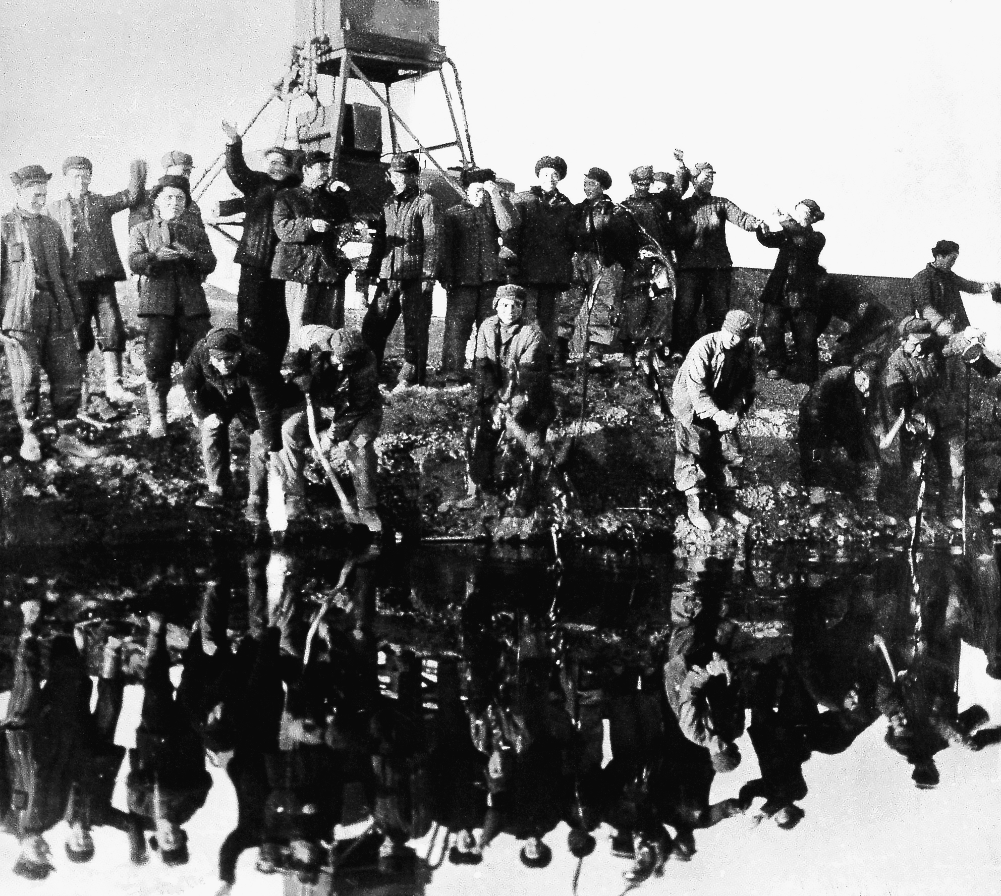 1769502545314869.jpg 图1:克拉玛依一号井出油.jpg