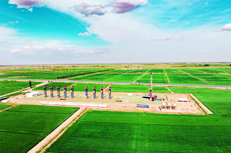 1769505029448438.jpg 巴彦油田丛式井现场.jpg