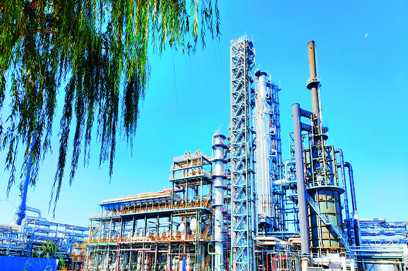 稿件2配图：中国石油辽河石化公司生产装置现场。.jpg