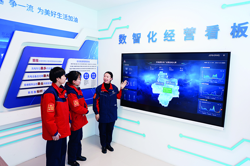 业界图-数智化看板清楚展示运营情况 孙德荣摄改.jpg