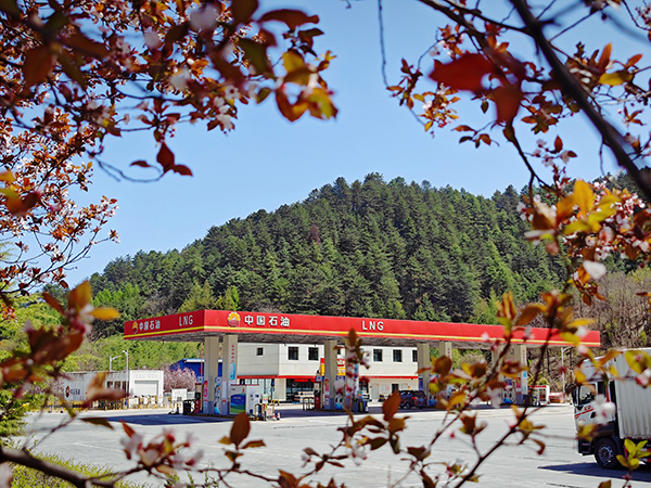 1786332337269313.jpg 图8:中国石油甘肃销售公司严格执行安全环保法规,切实履行绿色发展承诺.jpg