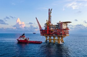 亚洲第一深水导管架平台“海基二号” 投产